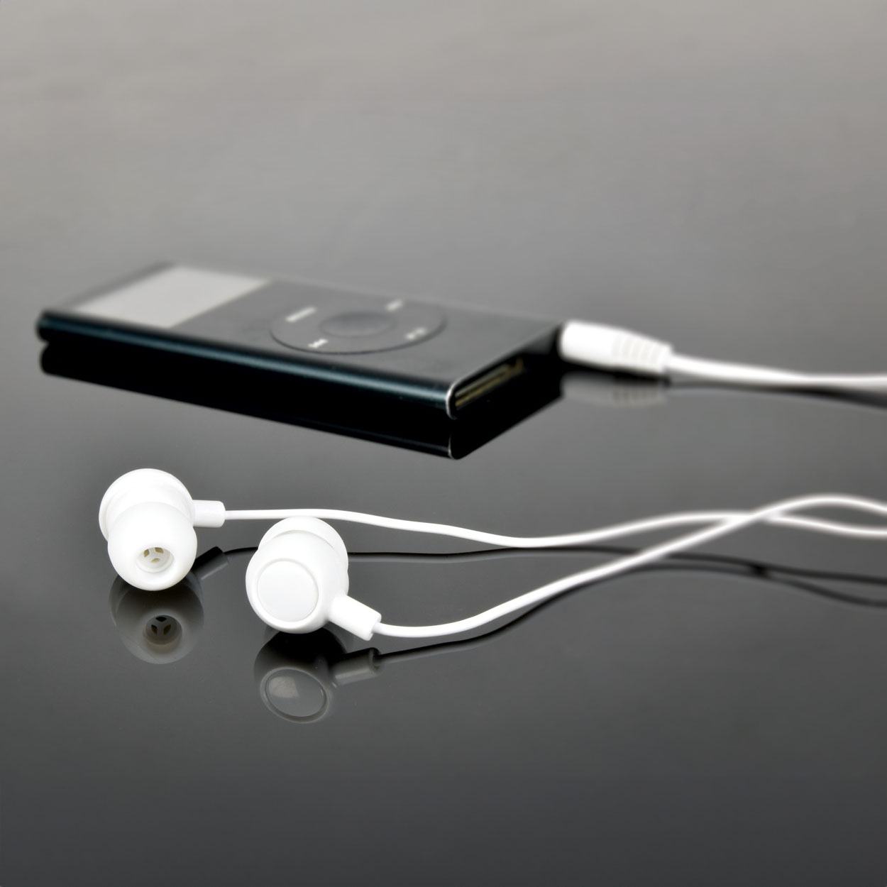 Mini Round Earphones EM9W Round mini in-ear earphones - djkit.com